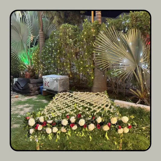 Classic Red Rose and White Mum Phoolon ki Chadar with Intricate Floral Jaali